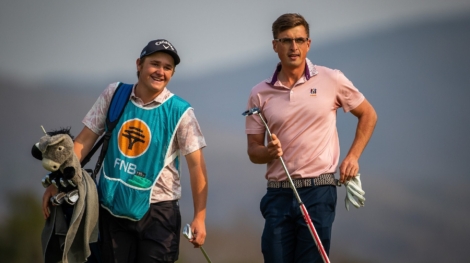 Jason Roets and his caddie (Photo by Tyrone Winfield/Sunshine Tour).